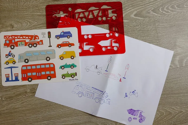 博美描的車車 【Moulin Roty】圖案繪畫板