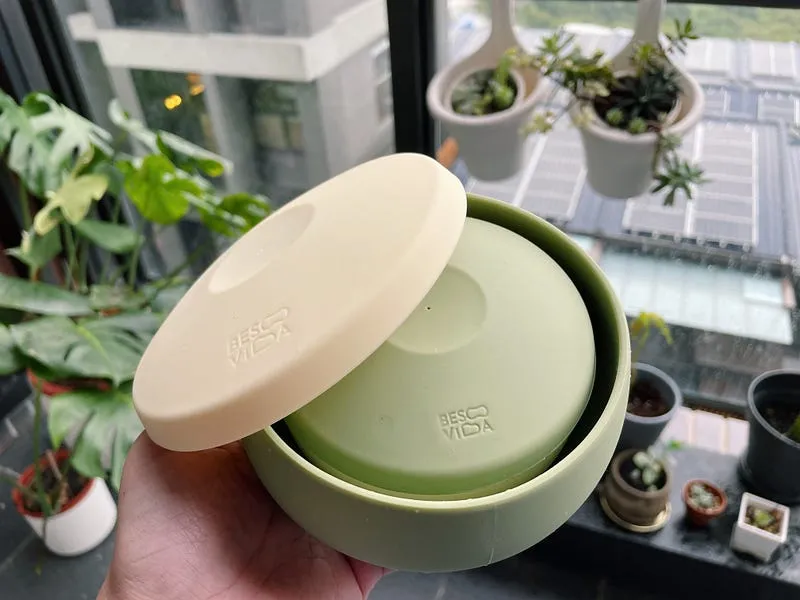現在就是每天帶這兩個碗，也大幅縮小了書包體積