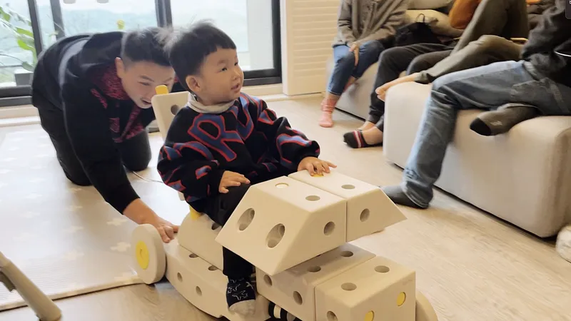 3歲的孩子也玩到瘋掉