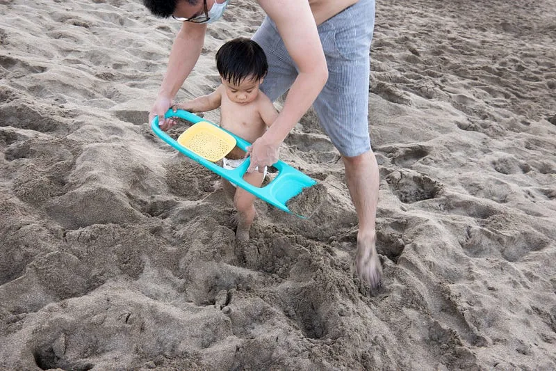 三歲以上才能自己挖 一歲多博美就是做做樣子🤣